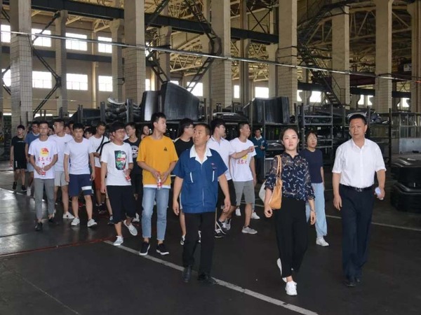 高校大学生来ag亚娱集团集团科普基地实践学习